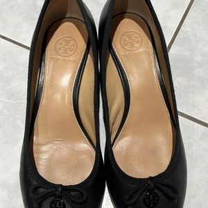 Tory Burch in good condition black collar size 8